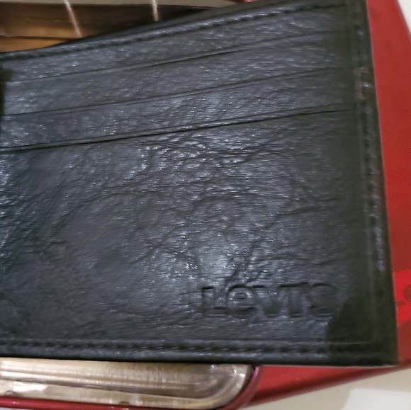 🤩Brand New in box Levi's black leather wallet - Picture 6 of 12